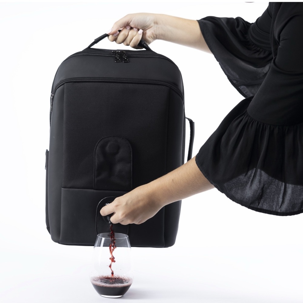 Black Wine Dispensing Backpack Fly With Wine